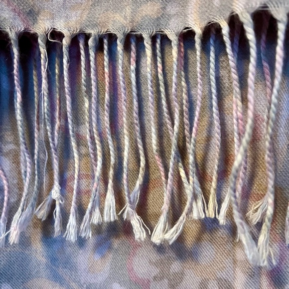 Soft, smooth purple-gray large floral scarf - Picture 6 of 6